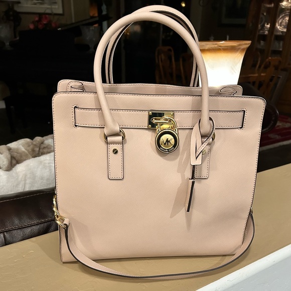 Like brand new without tag’s Michael Kors large leather tote purse - Picture 2 of 16